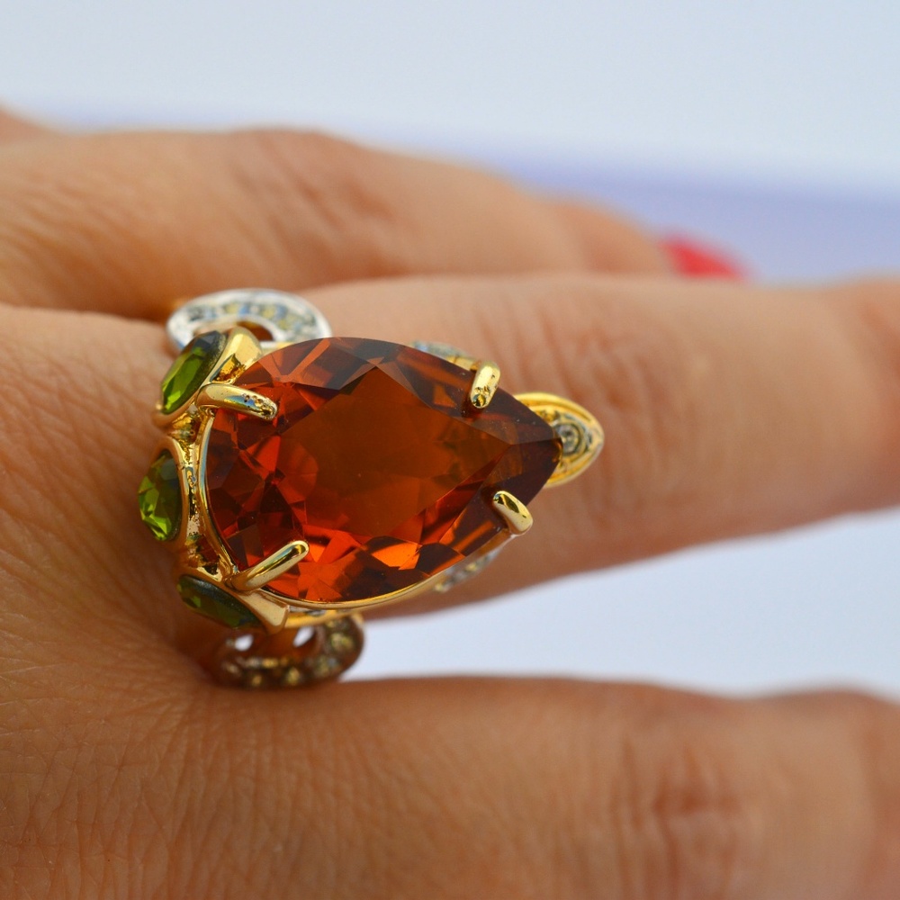 This Ring is With beautiful Swarovski stones - Picture 5 of 5